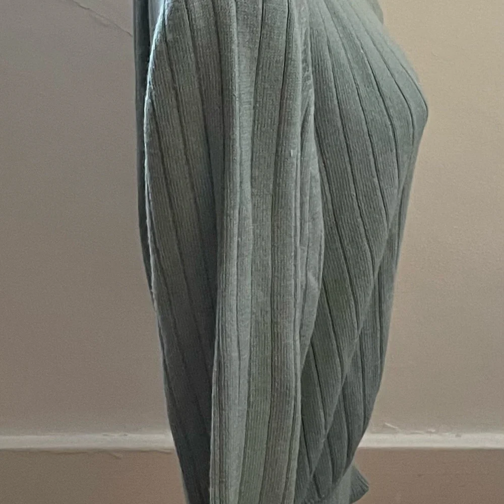 Vintage Valerie Stevens 100% merino wool baby blue ribbed turtleneck sweater PM